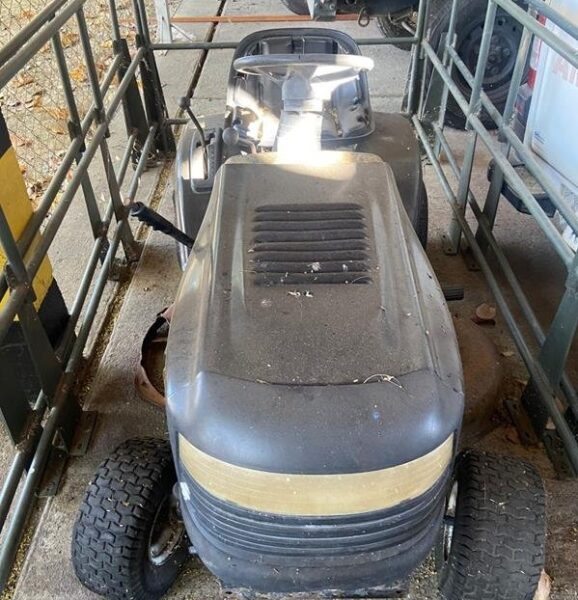 TRATOR CORTADOR DE GRAMA Leilão viaturas do Exército