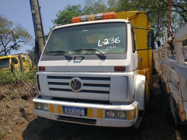 leilão de veiculos DER são paulo Caminhão Volkswagen