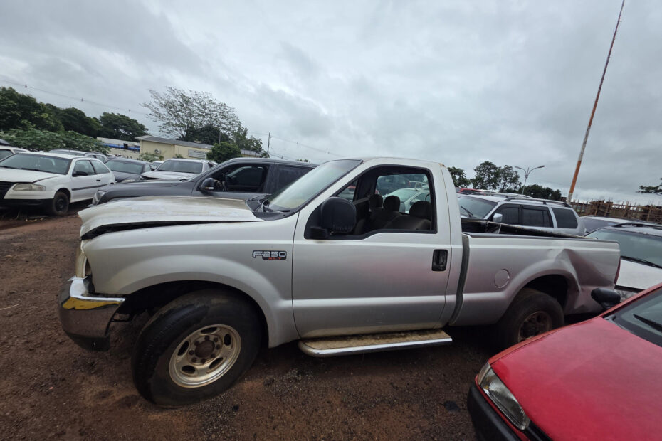 leilão de veiculos aprendidos pela polica Caminhonete FORD F250 XLT