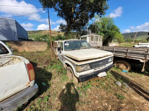 leilão de veiculos de prefeitura GM D20 Custom S