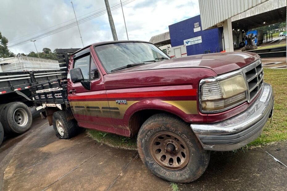 leilão veiculos receita federal Caminhonete FORD F1000