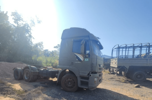 Caminhão IVECO STRALIS leilão viaturas do exercito