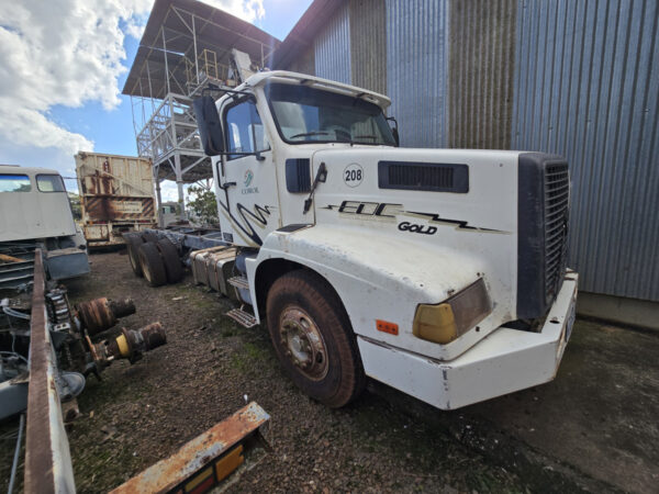 Caminhão VOLVO NL12 360 6X4R Leilão veiculos do Agronegócio