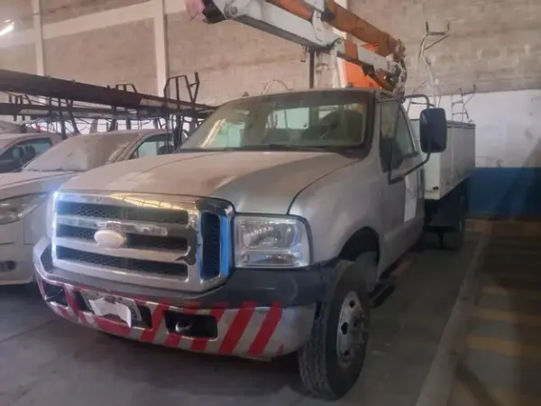 Leilão Veiculos de frota CAMINHÃO CESTO AÉREO FORD F4000