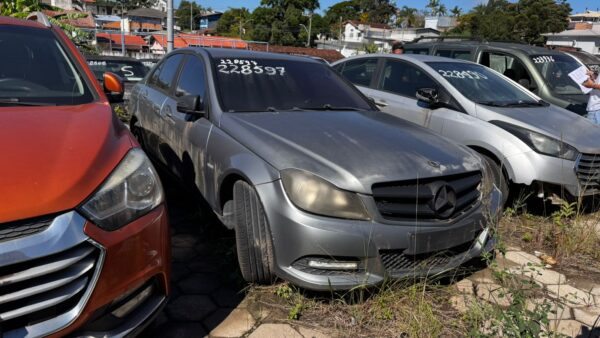 leilaõ de Veiculos policia civil MERCEDES BENZ C 180 CGI