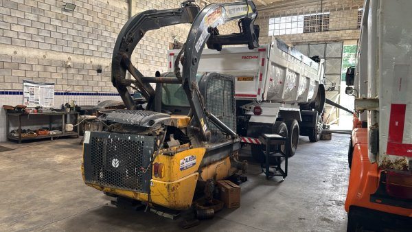 MINICARREGADEIRA NEW HOLLAND leilão de frota construtora