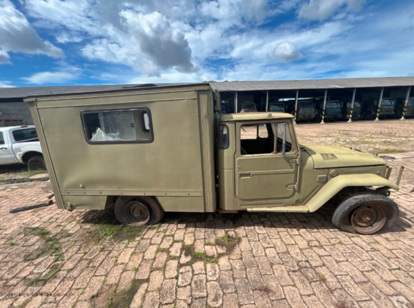 TOYOTA BANDEIRANTE AMB 4X4 leilão viaturas do exercito