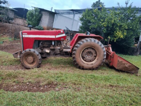 Trator agrícola, modelo mf 50x marca massey Ferguson